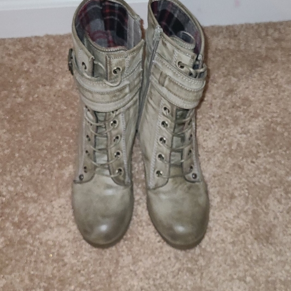 Guess Booties - Picture 2 of 4